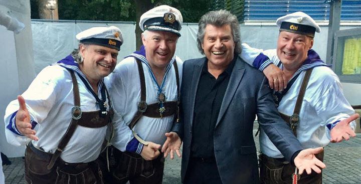 Matrosen in Lederhosen Thermen Open Air Bad Fuessing Andy Borg